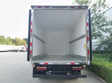 Refrigerated Truck for Vegetables 2 Refrigerated Truck for Vegetables 2
